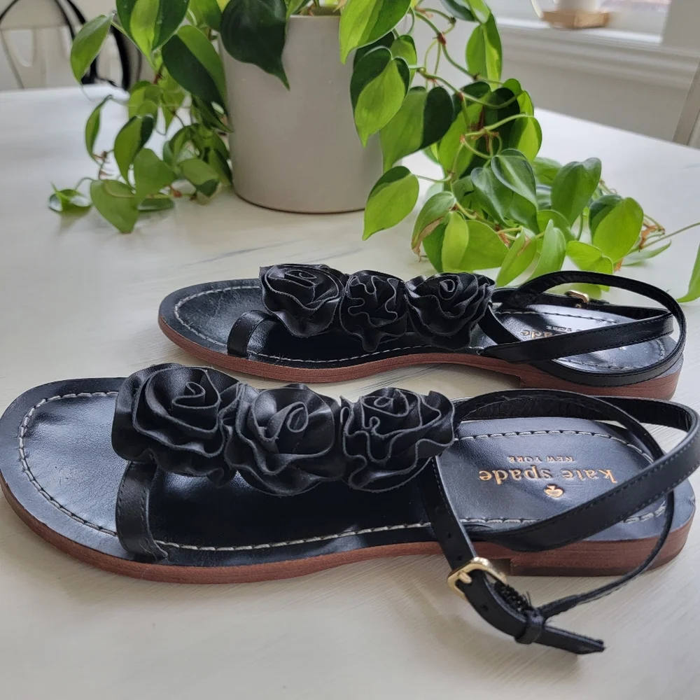 Kate Spade Women's Caryl Rose Flower T-Strap Flat Sandals | Black | Size 7 - Picture 9 of 10